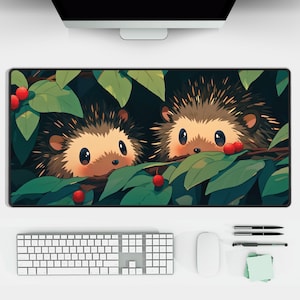 Puede incluir: Un ratón de ordenador verde y marrón con una imagen de dibujos animados de dos erizos asomando por detrás de hojas verdes. Los erizos tienen el pelo marrón, ojos negros y narices rosas.