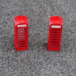 1:76 scale OO gauge 2 hand painted  Telephone boxes  (Set No 9)