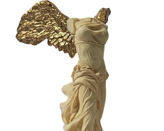 サモトラケのニケ ギリシャの女神 翼のある勝利の女神像 高品質博物館
