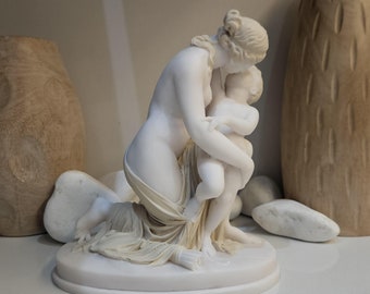 Sculpture de Vénus Kiss Cupidon Statue de la mythologie grecque Copie exacte du musée Couleur patinée