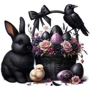 Puede incluir: Un conejo negro y un pollito amarillo están cerca de una cesta negra llena de huevos de Pascua decorados y flores. Un cuervo negro se posa en el asa de la cesta, y un gran lazo negro adorna la parte superior. Los huevos son negros y rosas.