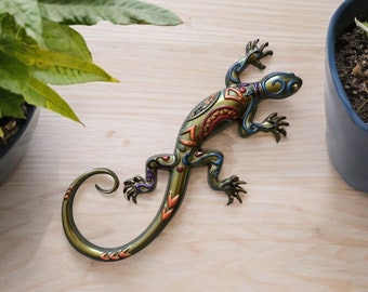 Green resin lizard | Small reptile for garden or patio decor | Great gift for the small reptile lover