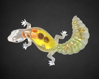 Gecko floral de resina / Pequeño reptil para decorar el jardín o el patio / Un regalo ideal para los amantes de los pequeños reptiles / Un regalo único y asequible