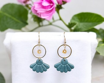 Pendientes colgantes de arcilla polimérica azul / Anillo dorado, joyería bohemia