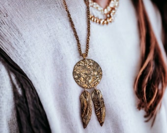 Collar con medallón de arcilla polimérica / Colgante de pluma de bronce estilo bohemio