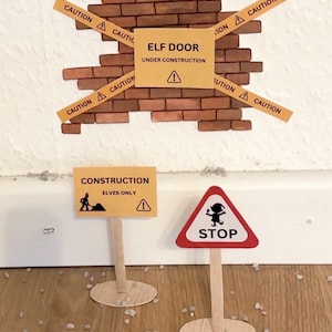 Elf door Printable: gnome construction site for Christmas (digital download)