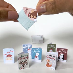 Tarjetas navideñas en miniatura y sobres para imprimir en casa de muñecas (descarga digital) a escala 1:6