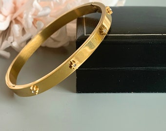 18k Gold Octagonal Star Created Diamond Bangle Bracelet