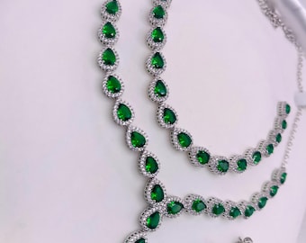 Elegante conjunto de joyas nupciales en verde esmeralda con acabado en oro blanco, collar en forma de lágrima, pendientes y pulsera a juego, regalo de boda, regalo nupcial