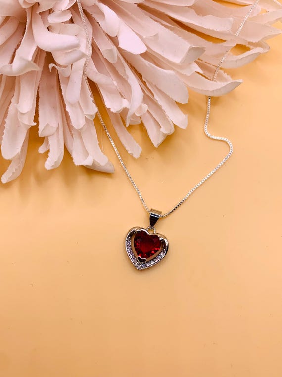 Set di collana e orecchini con ciondolo a forma di cuore per