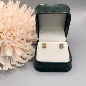 Tiny Flower Gold Stud Earrings, Sterling Silver Flower Stud Earrings, Dainty Gold Earrings, Gift for Her, Come with an earring box