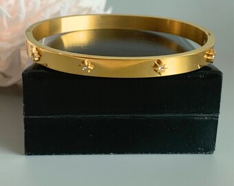 18k Gold Octagonal Star Created Diamond Bangle Bracelet