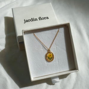 Birth Month Flower Necklace | Pressed Floral Pendant, Gold Stainless Steel Chain | Wedding Jewelry | Gift for her image 3