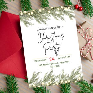 Puede incluir: Una invitación a una fiesta de Navidad blanca con ramas de pino verdes y luces blancas. El texto dice "Joyfully join us for a Christmas Party, December 24, at 6:00 PM, 123 Anywhere St., Any City, ST 12345."