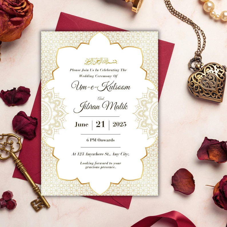 K&ouml;nnte beinhalten: Eine Hochzeitseinladung mit einem verzierten goldenen Rand und Text auf wei&szlig;em Hintergrund. Die Einladung enth&auml;lt die Namen Um-e-Kulsoom und Jibran Malik, das Datum 21. Juni 2025 und die Uhrzeit ab 18:00 Uhr. Die Einladung befindet sich auf einem roten Umschlag.