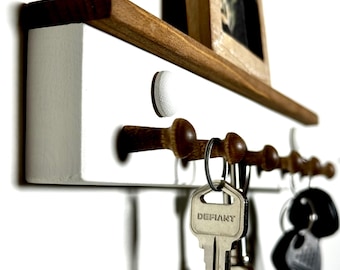 Wooden Key rack, shaker style key rack, wood pegs, wall mounted rack, accessory hooks, Jewelry hooks, key organizer, jewelry organizer