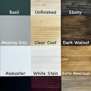 Puede incluir: Una carta de colores que muestra 12 colores diferentes de tinte para madera. Los colores son: Basil, Sin terminar, &Eacute;bano, Gris asombroso, Barniz transparente, Nogal oscuro, Alabastro, Tinte blanca, Americano antiguo, Negro, Cerezo negro y Gris te&ntilde;ido.