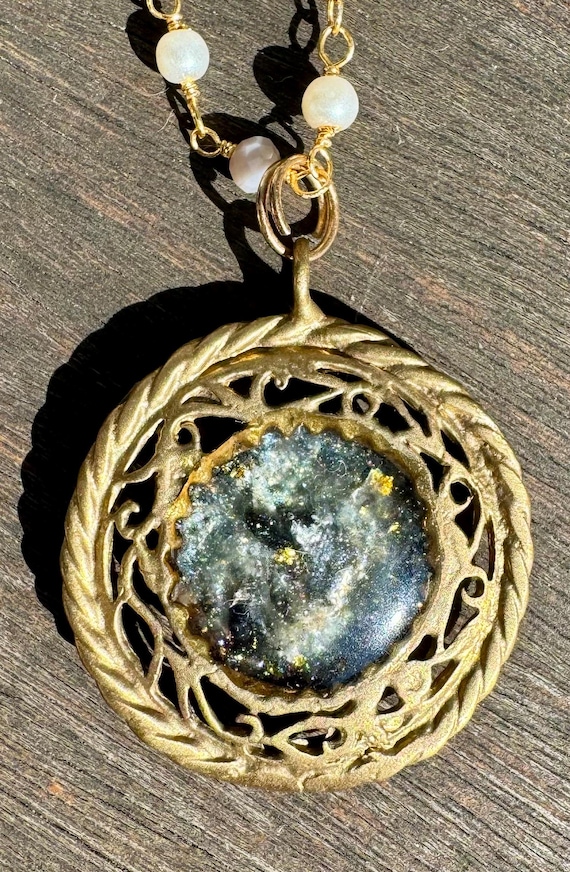 薔薇のオルゴナイト・ペンダント【6月ムーンストーン】 手作り レジン