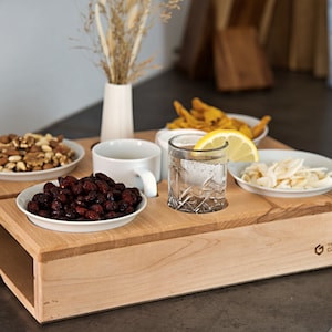 Couchbar: Die All-in-One Snackbox für einen entspannten Filmabend mit ausreichend Platz für Schalen, Getränke, Tassen & Weingläser Buche