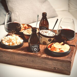 Couchbar: Die All-in-One Snackbox für einen entspannten Filmabend mit ausreichend Platz für Schalen, Getränke, Tassen & Weingläser Bild 2