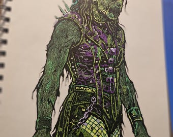 Op de afbeelding: Een gedetailleerde inkt- en markerillustratie van een groenhuidige mensachtige figuur met lang donker haar, gekleed in een paars en zwart getextureerd vest en bijpassende broek. De figuur heeft een verweerd uiterlijk en houdt een witte menselijke schedel vast.