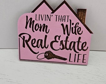 Living That Mom Wife Real Estate Life Magnet - ¡Imán divertido para una mamá trabajadora!