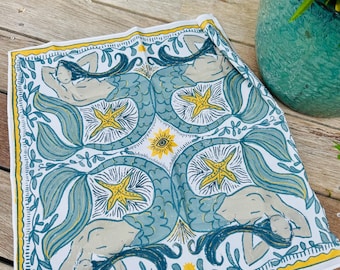 Pañuelo de sirena ilustrado a mano / Blanco hueso, verde azulado, mostaza dorado / Folclore marino, mal de ojo / Diadema, pañuelo, pañuelo de bolsillo / Regalo para amantes del océano