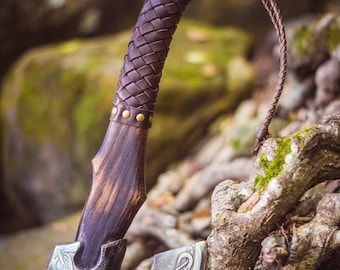 Hacha vikinga de acero al carbono forjada a mano: mango de fresno y palisandro, funda de cuero.