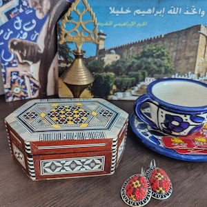 Vintage Syrian Mosaic Jewelry Box with Mother of Pearl Inlay