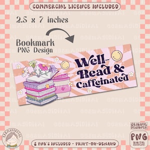 Op de afbeelding: Een roze en oranje bladwijzer met een stapel boeken, een koffiebeker en bloemen. De tekst "Well-Read & Caffeinated" staat in een retro-lettertype.