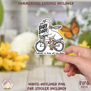 Pu&ograve; includere: Un adesivo con contorno bianco che rappresenta un'oca che guida una bicicletta con il testo "Born to Dilly Dally" e "Forced to Pick Up the Pace".
