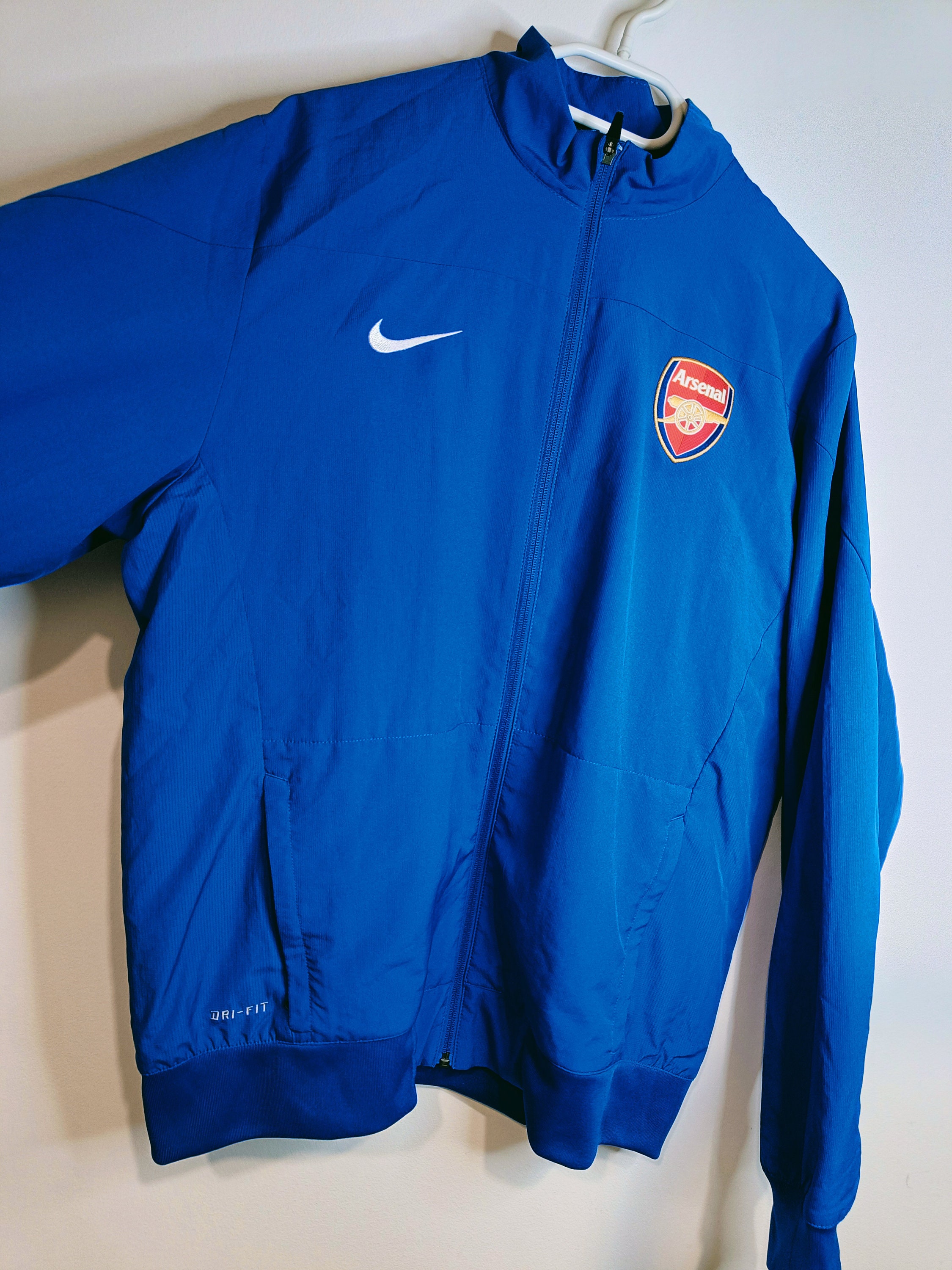 Vintage Nike Arsenal FC Football Windbreaker Jacket Zip up Vintage Nike Arsenal FC Football Windbreaker Jacket Zip up