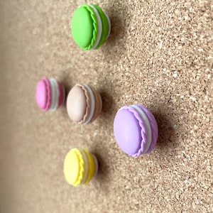 Punaises pour macarons, pâtisserie, pâtisserie, français, collègue, décoration de bureau, fournitures de bureau/école, cadeau enseignant, tableau mémo