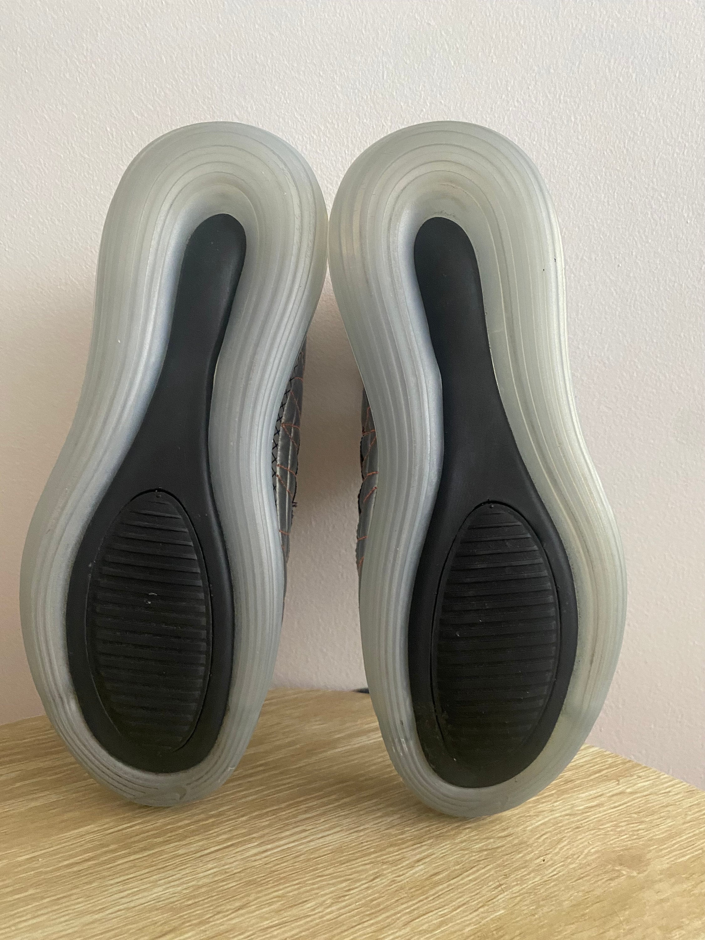 black nike gym trainers