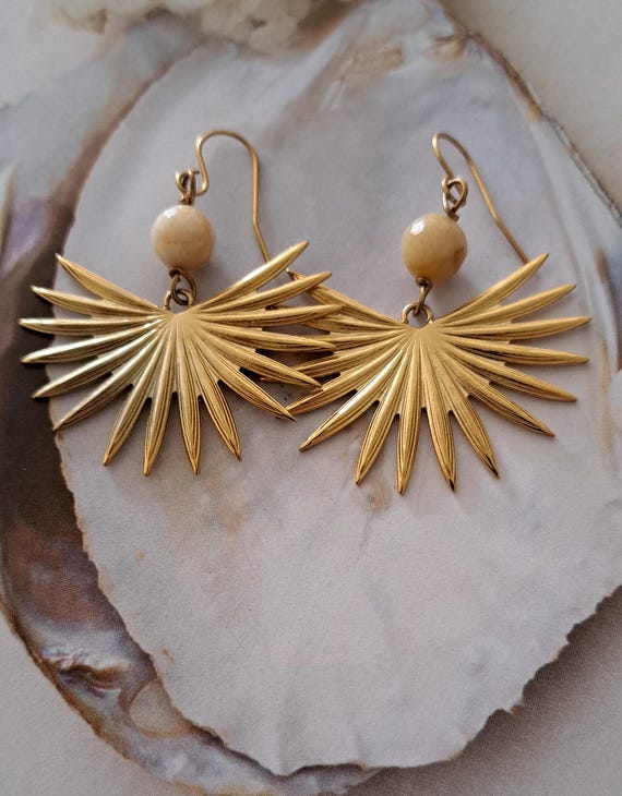 Sun burst pendant and yellow Aventurine gemstone earings...x