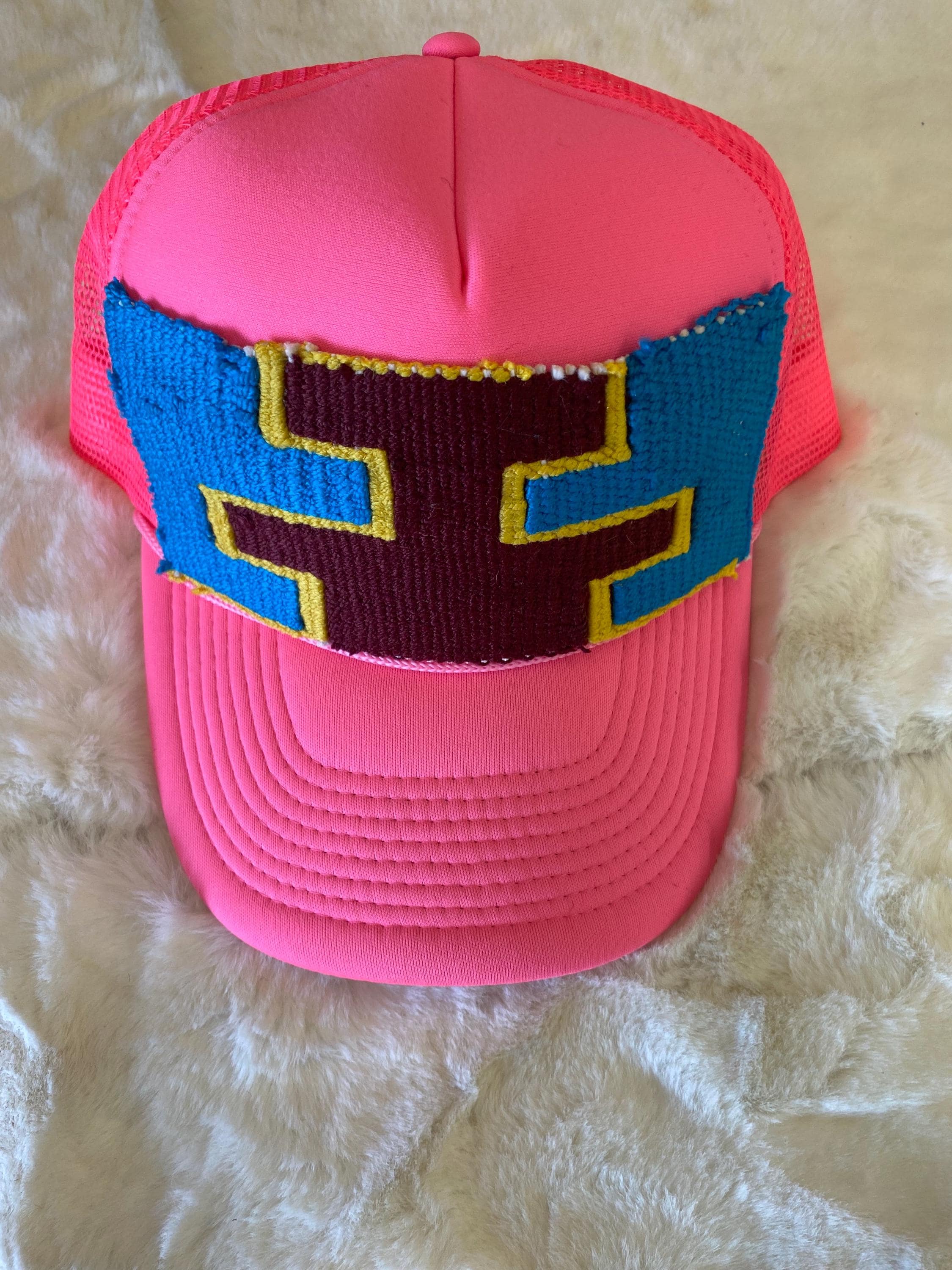 New Kilim Orijinal Turkish Rug Trucker hat - HOT PINK NWT Neon Pink Trendy Trucker Hat, Kilim Turkish Patch, Trucker  main image 4