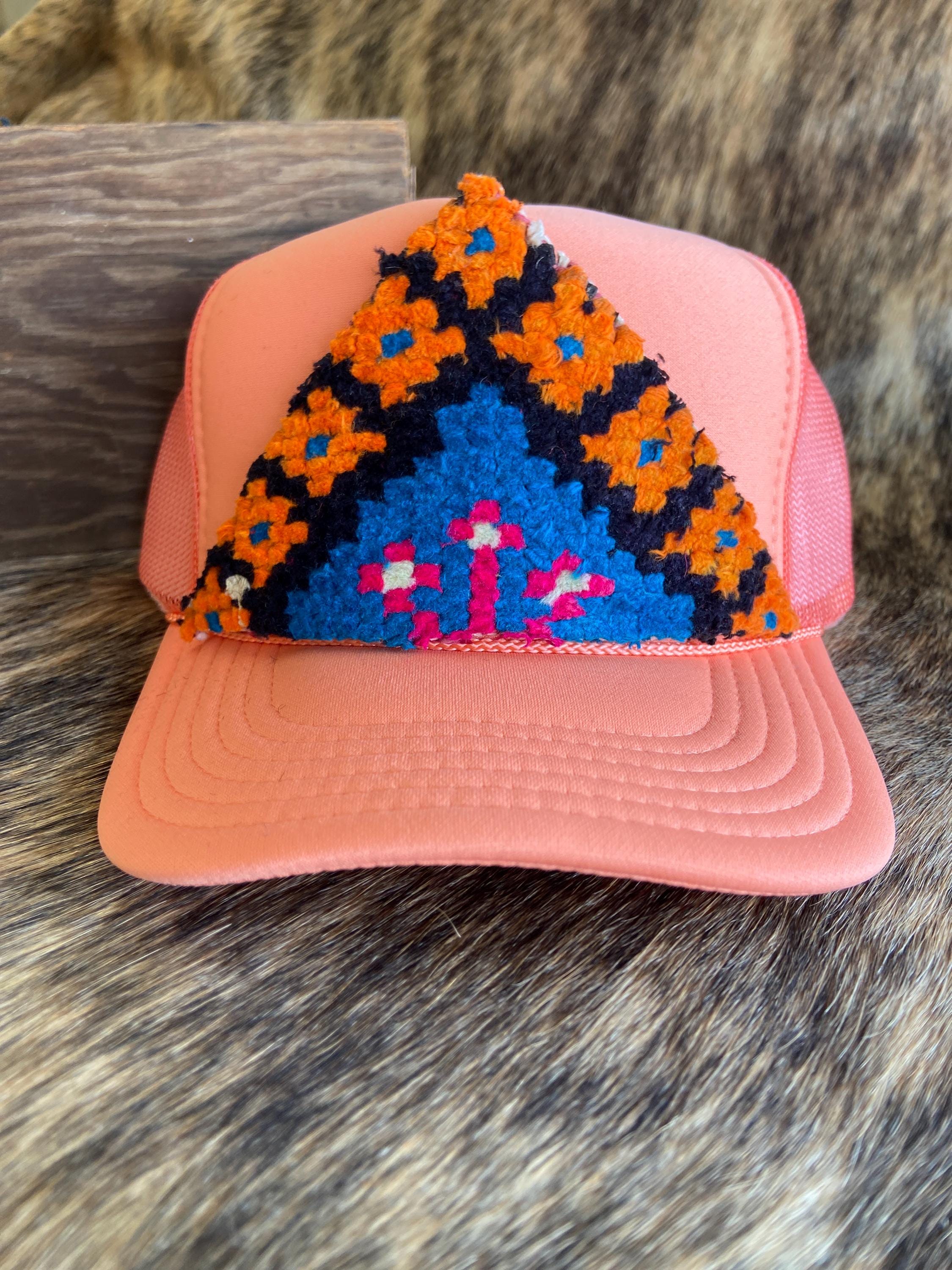 Gray Mesh Kilim Trucker Hat with Red & Pink Patchwork Orijinal Kilim Turkish Patch Trucker Hats – Casual Camel  main image 2