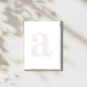 Impresión de letras florales personalizadas, letrero con inicial de flores rosas, póster con monograma chinoiserie, decoración personalizada para dormitorio, descarga digital