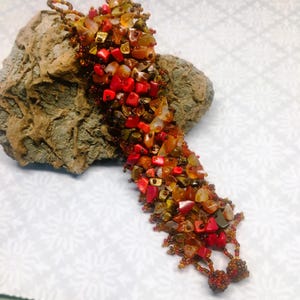Chip Rock Boho-manchetarmband met kralen - brede grote dikke armband, rode jaspis