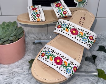 Schneeflocken MICAELA: Doppelriemen Gestickte Weisse Schneeflocken (MEXIKANISCHE SANDALEN)