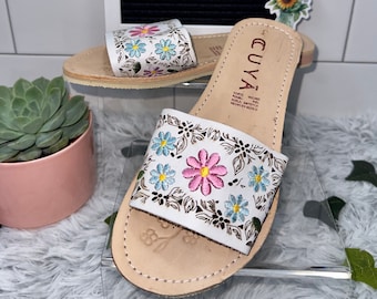 KIM: Frauen Weiß Gestickte Huaraches (MEXIKANISCHE SANDALEN)