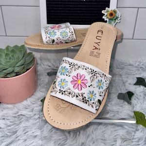 KIM: Frauen Weiß Gestickte Huaraches (MEXIKANISCHE SANDALEN)
