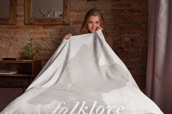 Folklore Album Blanket, Cottagecore Cozy Home Decor, Cardigan Taylor Design, Ideal Gift for Taylor Fan, Thoughtful Gift for Music Listener
