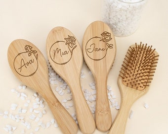 Brosse à cheveux en bambou avec fleurs de naissance personnalisée, brosse à cheveux porte-nom, peigne en bois gravé, cadeau pour maman, cadeau de demoiselle d'honneur, cadeau de fille de fleur, cadeau d'anniversaire