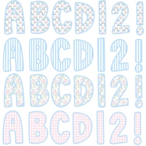 K&ouml;nnte beinhalten: Eine Sammlung dekorativer Buchstaben, Zahlen und Ausrufezeichen in verschiedenen Mustern. Die Buchstaben A, B, C und D sowie die Zahlen 1 und 2 sind abgebildet. Muster umfassen Blumen-, Streifen- und Vichy-Designs in Pastellfarben.