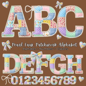Puede incluir: Un conjunto de alfabeto decorativo con letras A, B y C de patchwork, con un ribete similar a perlas. Las letras están hechas de varias telas de colores pastel, incluyendo patrones florales y de cuadros. La imagen también incluye el texto "Pearl Faux Patchwork Alphabet".