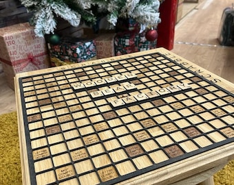 Scrabble en bois fait main.