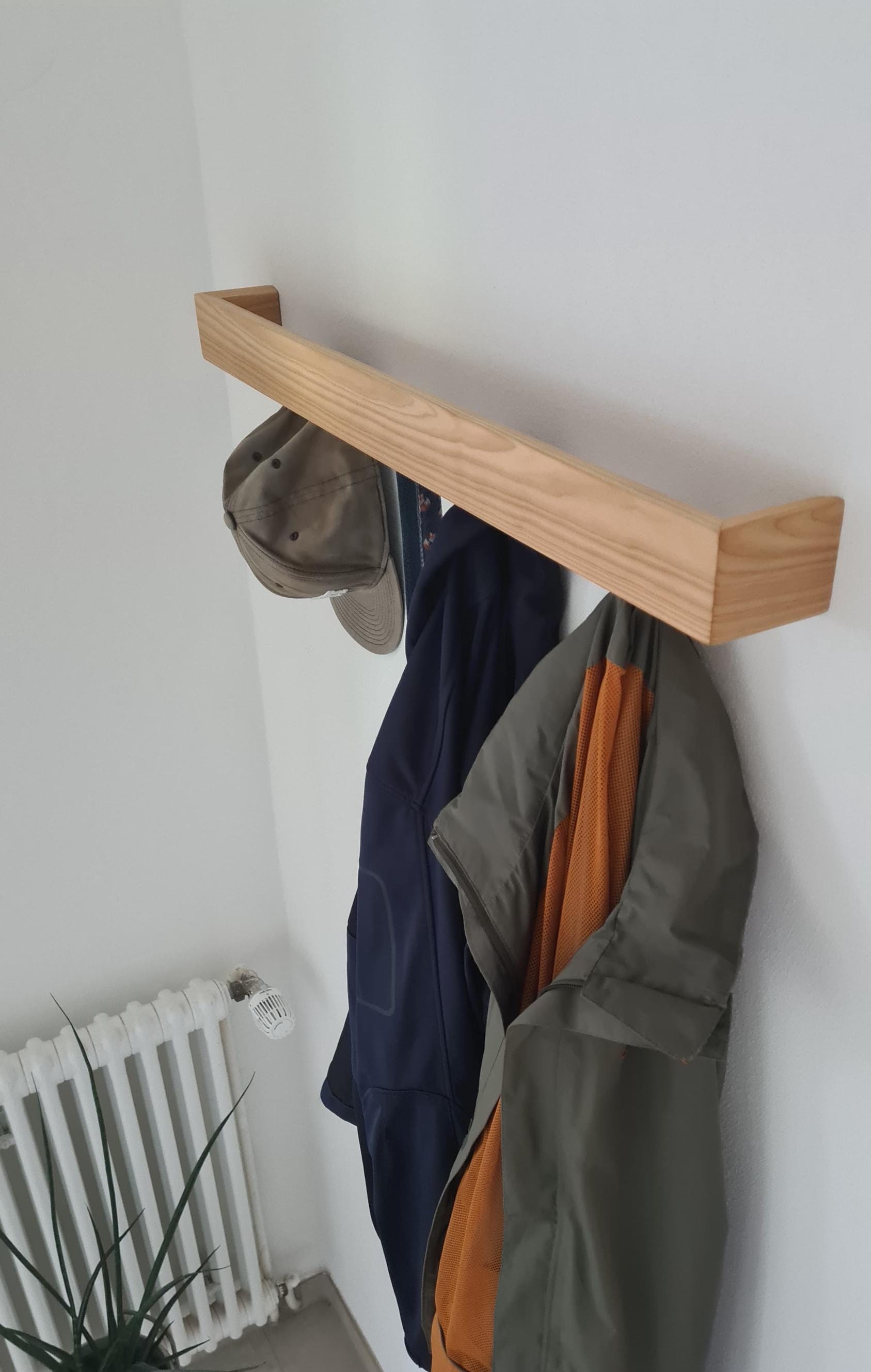 Minimalistische Garderobe | Haken versteckt | Schraubenloses Design | modernes Design | unauffällig | elegant