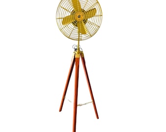 Ventilatore da pavimento vintage in ottone con treppiede in legno - Arredamento nautico per la casa