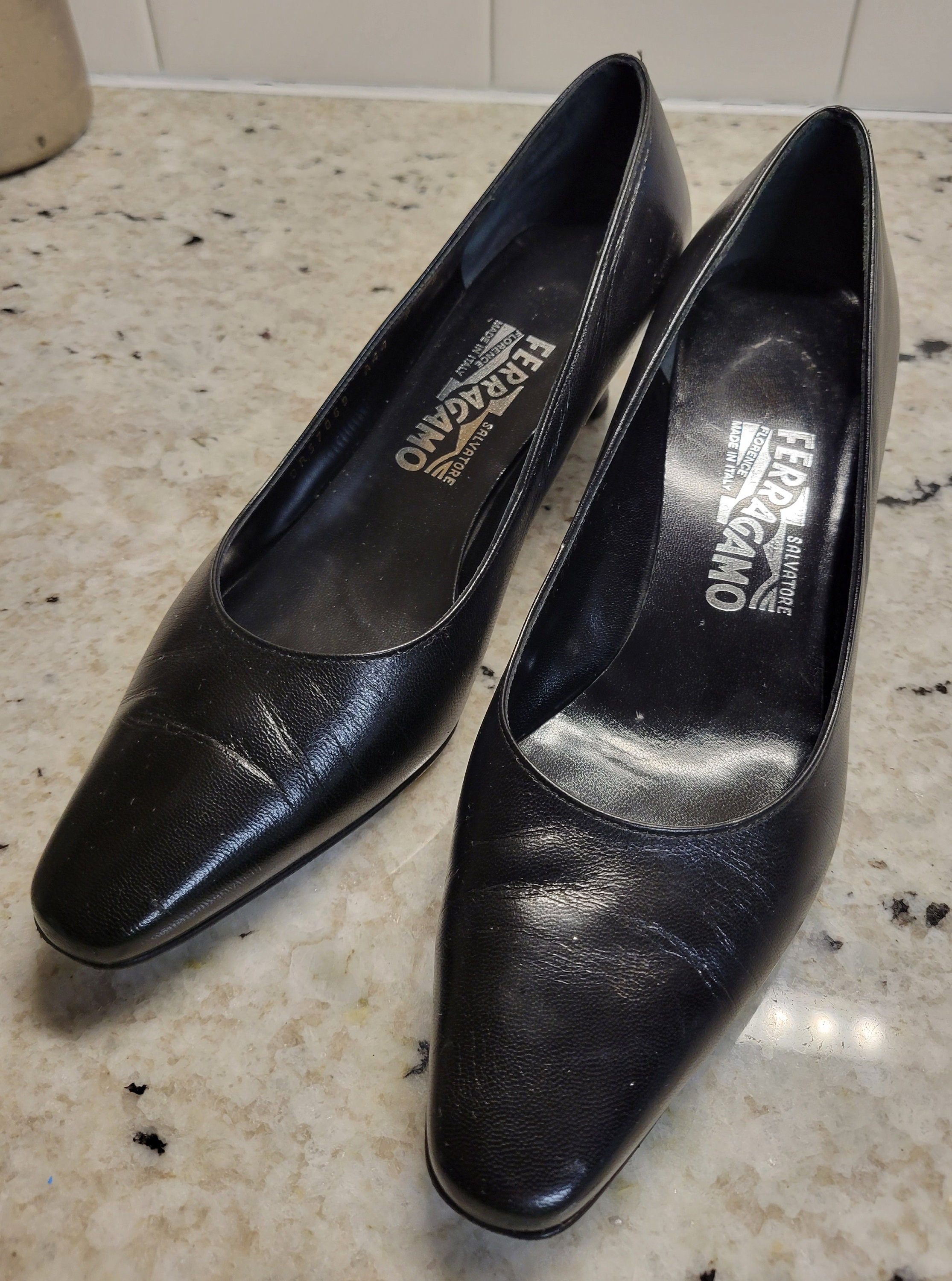Vintage 80s Salvatore Ferragamo Narrow Size 40 Charcoal Leather Kitten Heel  Shoes With Lizard Skin Toes and Ferragamo Bags & Gilt Logo Tag -  Canada